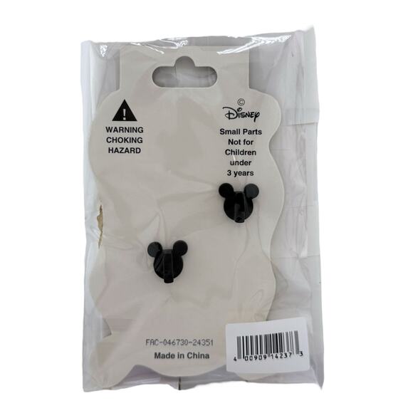 Disney Studio Store Hollywood Winnie The Pooh Bear LE 400 Pin XOXO Valentine NWT - Picture 2 of 2